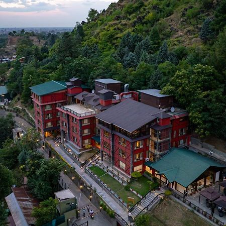 Golden Tulip Srinagar Hotel Kültér fotó