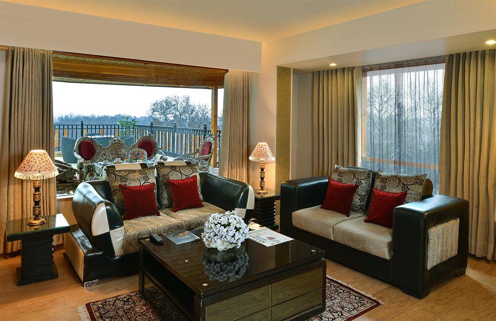 Golden Tulip Srinagar Hotel Kültér fotó