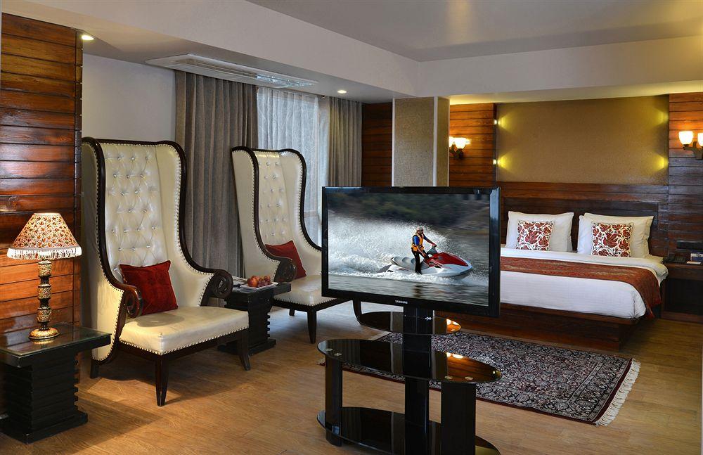 Golden Tulip Srinagar Hotel Kültér fotó