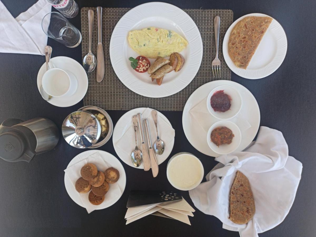 Golden Tulip Srinagar Hotel Kültér fotó