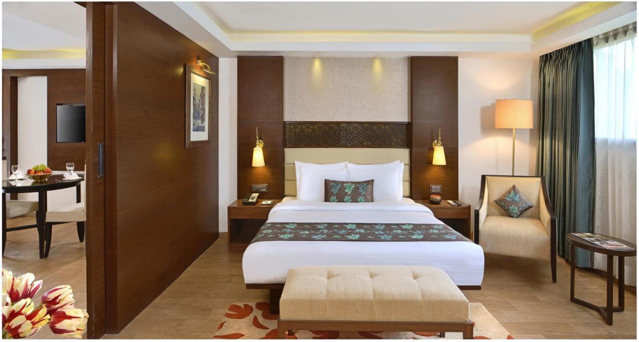 Golden Tulip Srinagar Hotel Kültér fotó