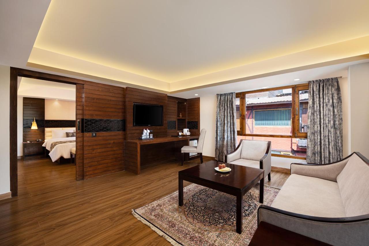 Golden Tulip Srinagar Hotel Kültér fotó