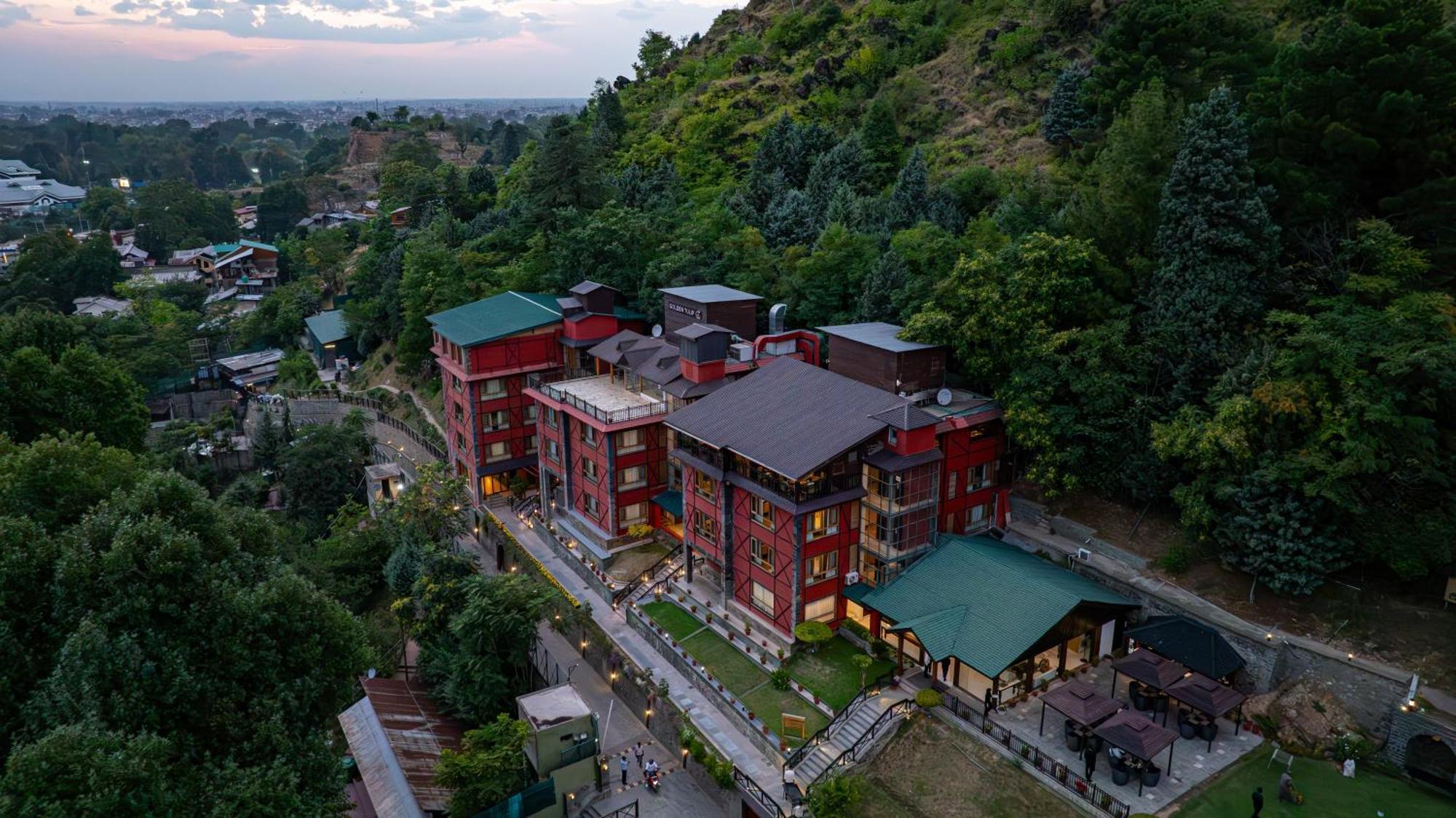 Golden Tulip Srinagar Hotel Kültér fotó