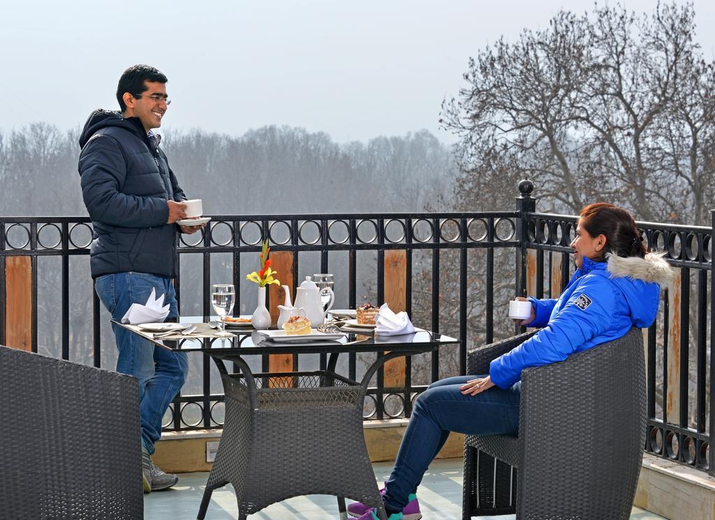 Golden Tulip Srinagar Hotel Kültér fotó