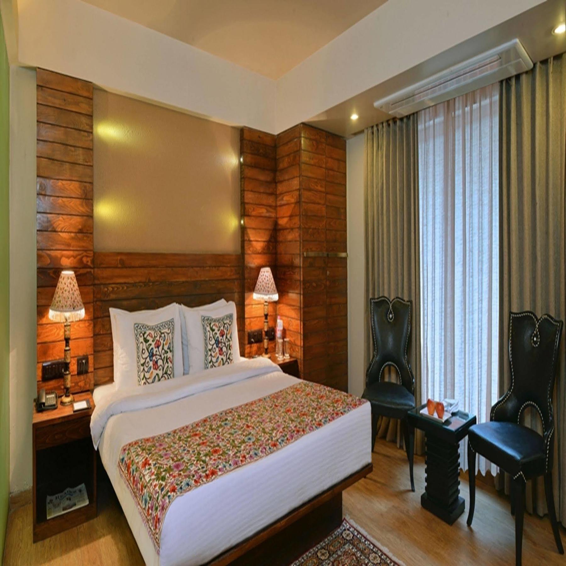 Golden Tulip Srinagar Hotel Kültér fotó
