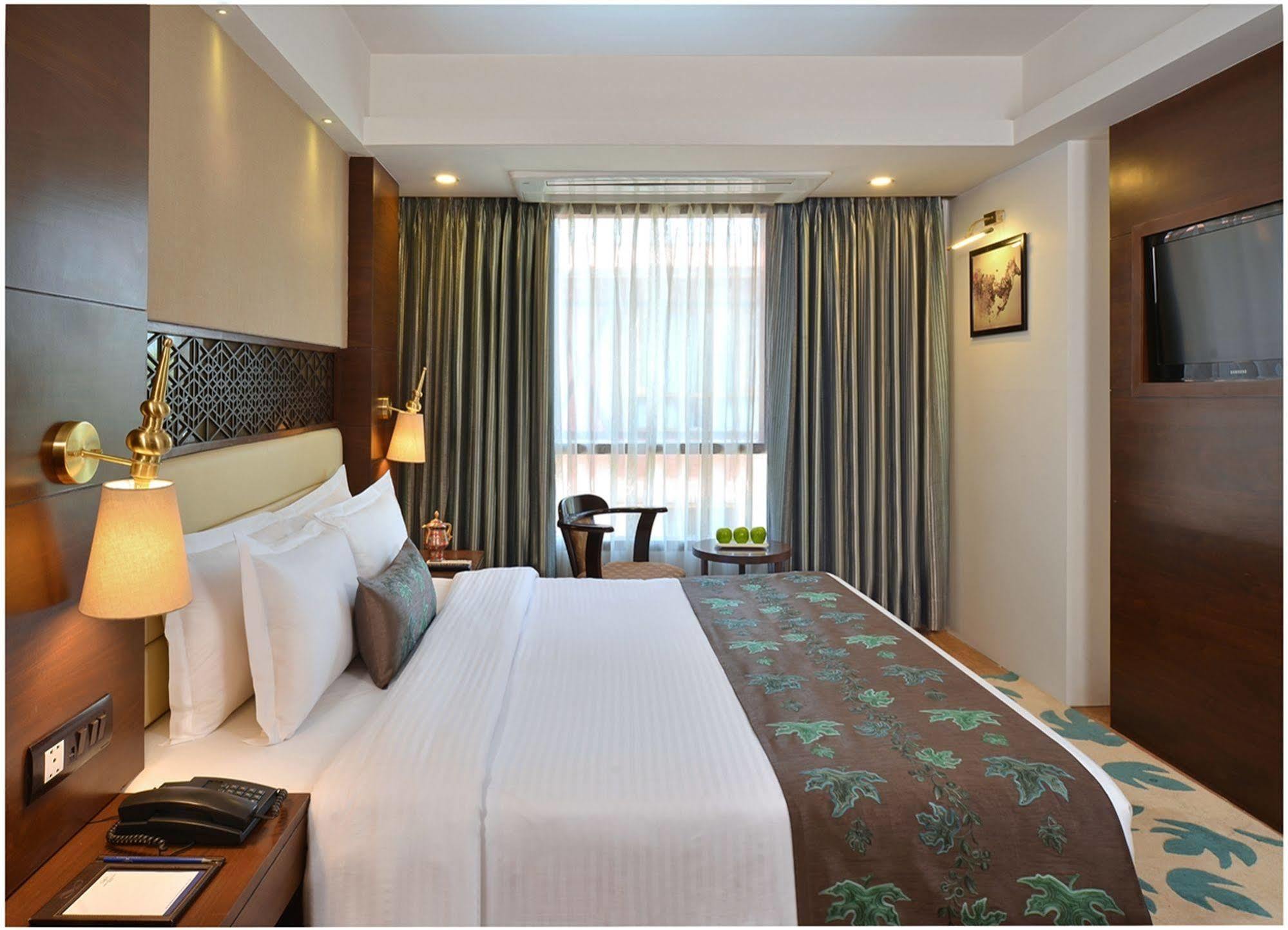Golden Tulip Srinagar Hotel Kültér fotó
